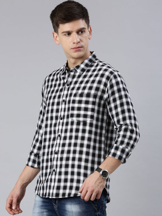 Men Black and White Checked Cotton Blend Casual Full Sleeve Shirt