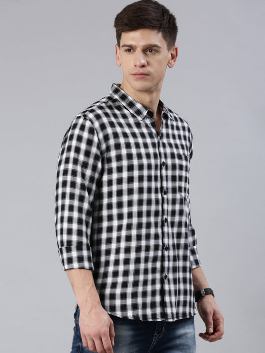 Men Black and White Checked Cotton Blend Casual Full Sleeve Shirt