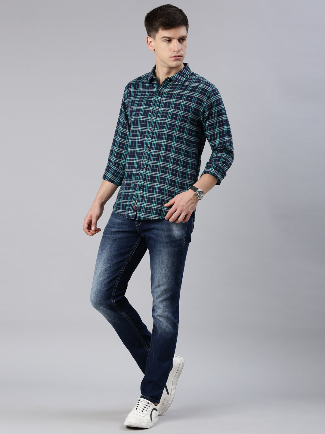 Men Navy Blue Checked Cotton Blend Casual Full Sleeve Shirt